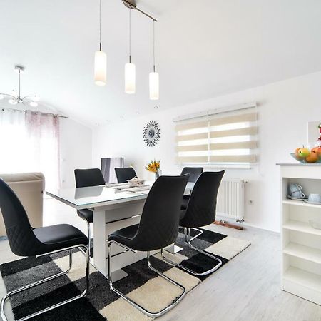 Отель Apartman Novokmet-Crno Задар Экстерьер фото