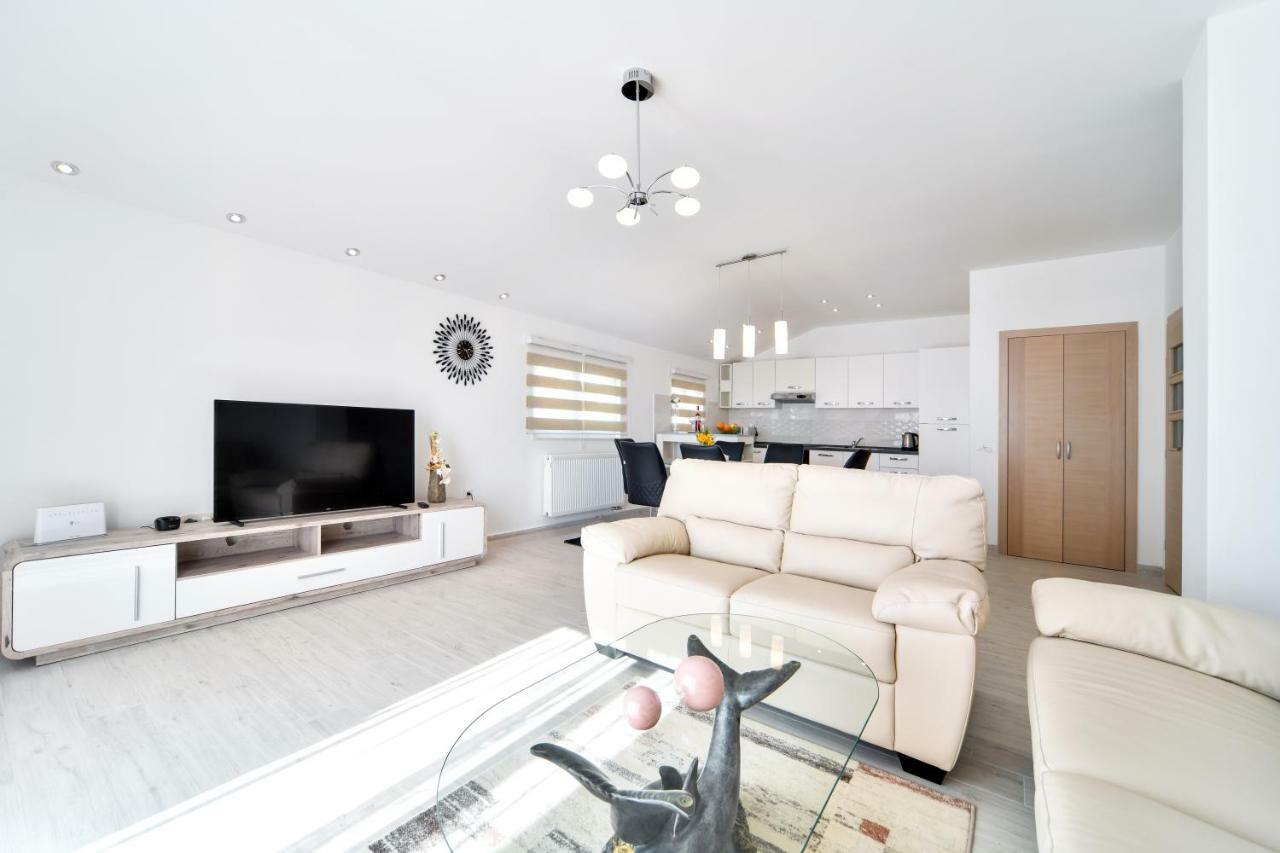 Отель Apartman Novokmet-Crno Задар Экстерьер фото