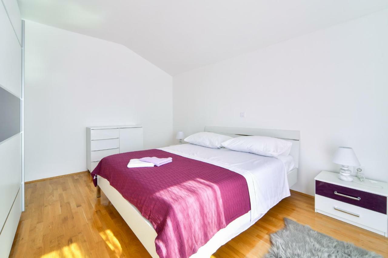 Отель Apartman Novokmet-Crno Задар Экстерьер фото