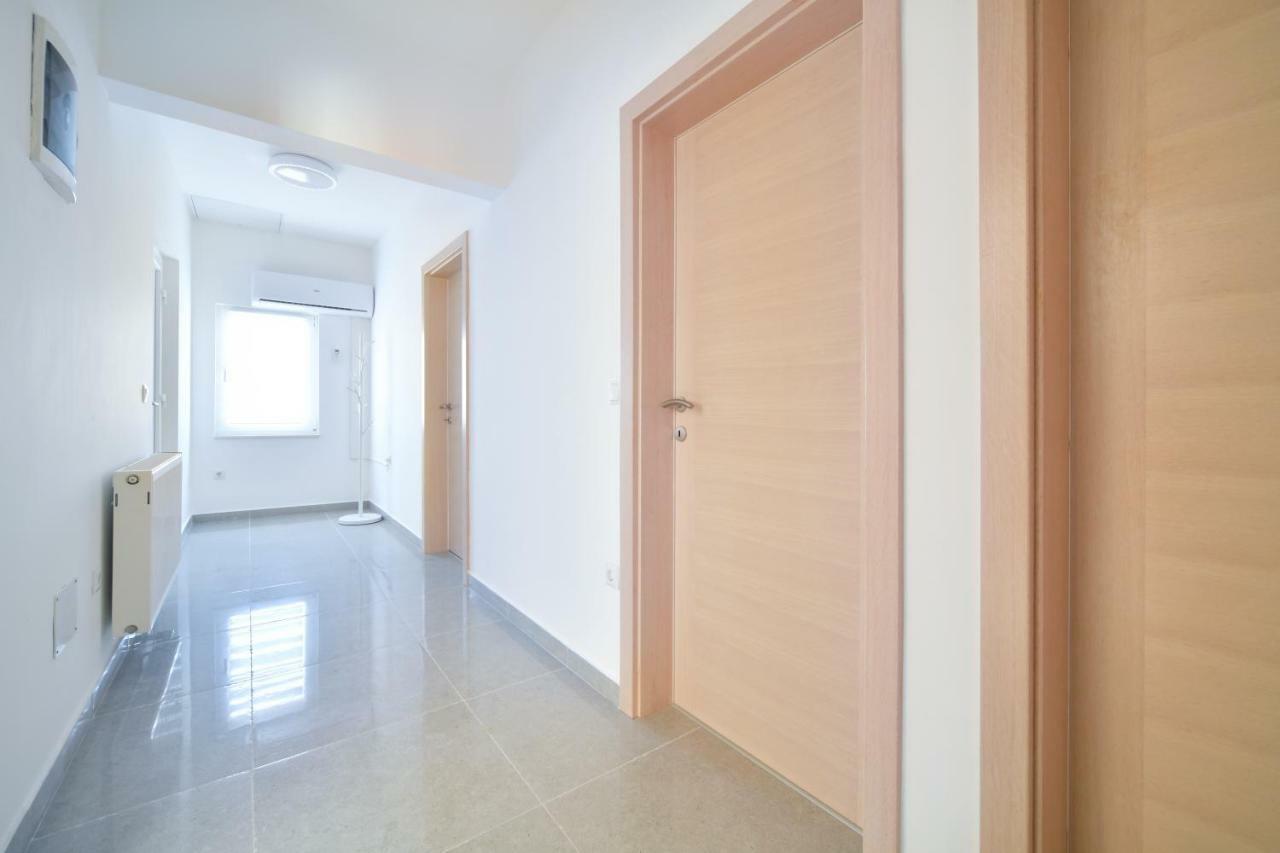 Отель Apartman Novokmet-Crno Задар Экстерьер фото